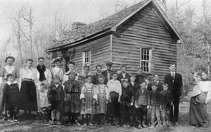 Mine Mountain School In Cedar Mountain
